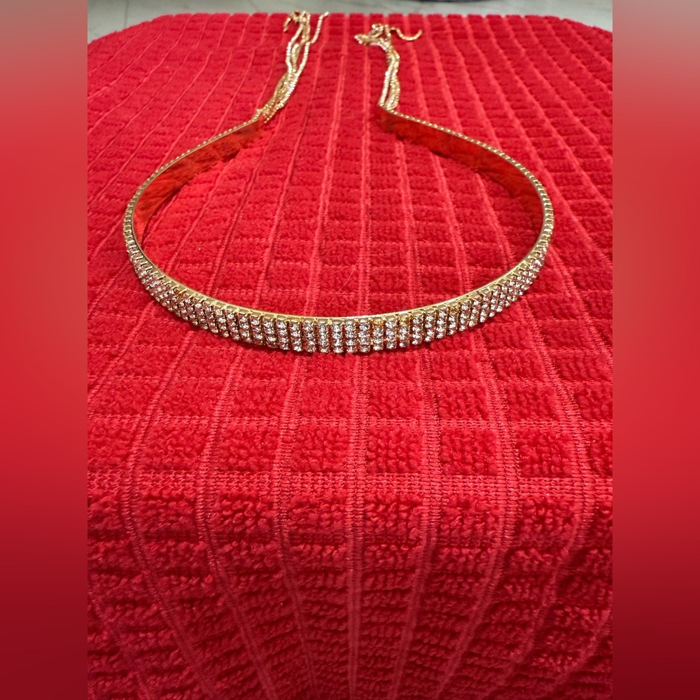 8 Other Reasons Stevie Choker in Gold